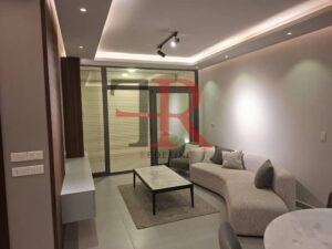 شقة مفروشة بالكامل مع حديقة خاصة للإيجار في إيستاون – القاهرة الجديدة 85,000 ج.م