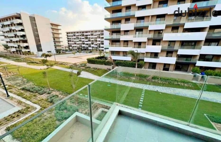 شقة للبيع في البروج مدينة الشروق متشطبه بالكامل بالتكيفات استلام فوري اقساط علي 9 سنوات وباقل سعر 0