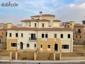 اقل من سعر الماركت تاون هاوس كواترو للبيع لوكيشن مميز استلام فوري في القاهره الجديده التجمع الخامس 18,000,000 ج.م