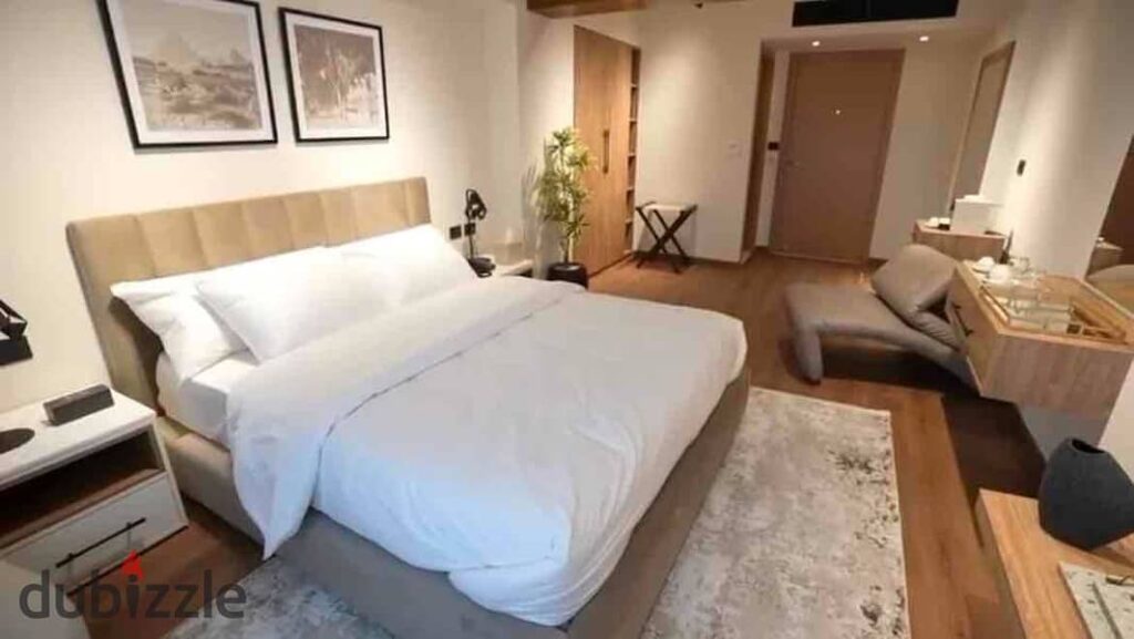 غرفة في فندق متشطبة بالفرش و الاجهزة و التكيفات للبيع علي النيل في كورنيش المعادي تحت ادارة فندق إنتركونتيننتال 0