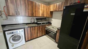 شقة للإيجار كمبوند حدائق المهندسين – الشيخ زايد بالمطبخ بالاجهزة والتكييفات 30,000 ج.م
