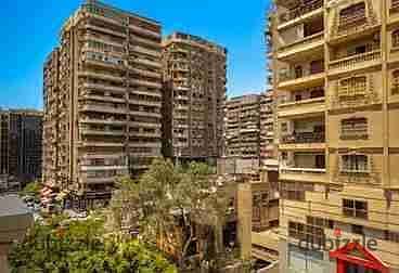 للشركات ولجميع الأنشطة التجارية بالمربع الذهبي بشارع حسنين هيكل الرئيسي شقة170م واجهه كبيرة ع الشارع موازى لعباس العقاد مباشره سوبرلوكس 0