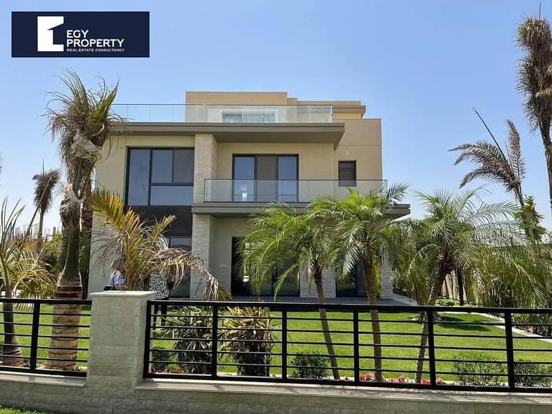 فيلا مستقلة فاخرة باطلالة رائعة للبيع في كمبوند  تاج سيتي - القاهرة الجيديدة 0