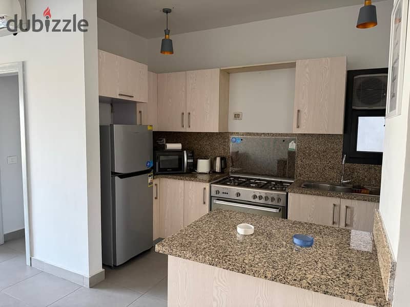 شقة للبيع مفروشة بالكامل بكمبوند البروج مدينة الشروق Al Burouj Compund El Sherouk City 134m غرفتين نوم الترا سوبر لوكس تشطيب كامل موقع مميز 0