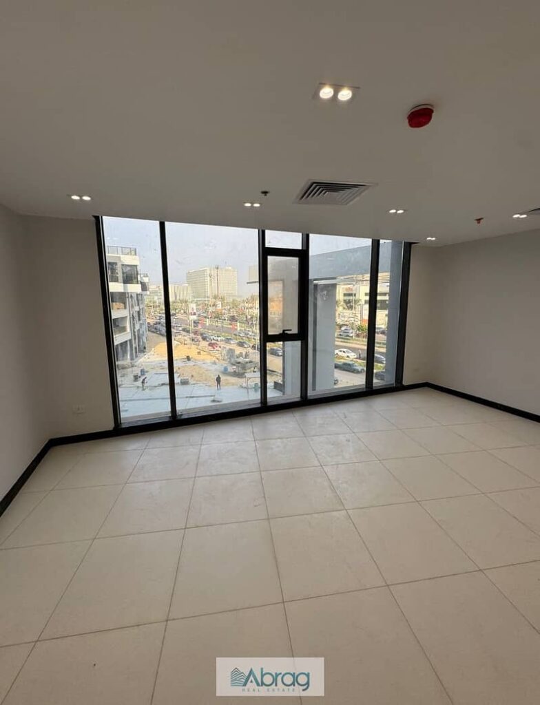 عيادة 103م موقع مميز مول سنترال افينيو الشيخ زايد شارع البستان على الواجهة متشطبة باالتكييفات 0