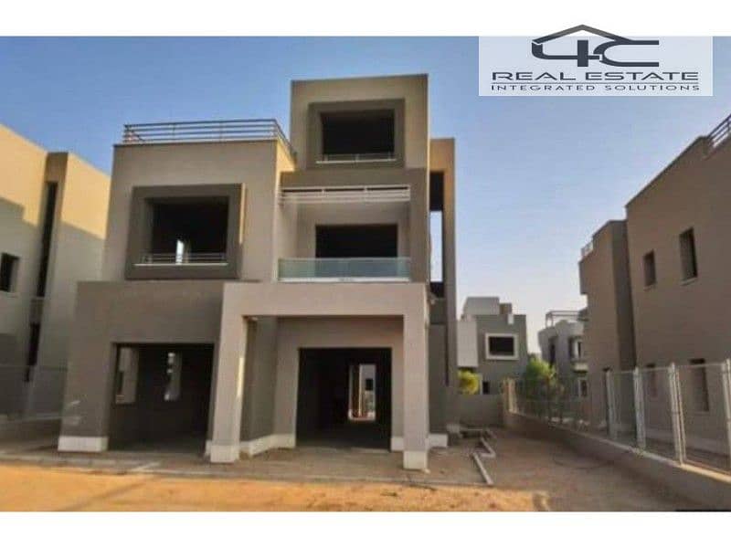 فيلا ستاندالون بمساحة ٢٥٥ مترًا  استلام فورى باقل سعر في السوق فيو لاند سكيب بمقدم واقساط  في موقع متميز في بالم هيلز، القاهرة الجديدة. 0