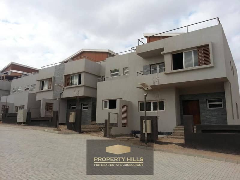 للبيع تاون هاوس لقطه في V-LEVELS من ديونز الشيخ زايد فى موقع مميز على واصله دهشور 0