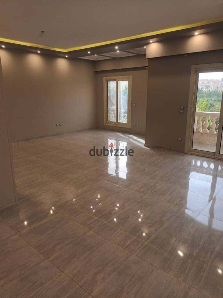 *شقة للبيع – القاهرة الجديدة، التجمع الخامس – فيلات النرجس 6*   *موقع مميز جدًا* – قريب من المحاور الرئيسية والخدمات والمواصلات  *فيلا حديثة راقية 0