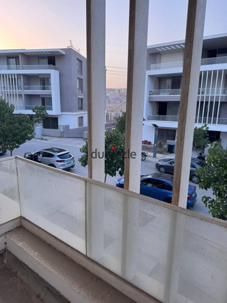 شقة للبيع في كمبوند جولز بفيو علي الأهرامات مباشرة بالقرب من نيو جيزة وبيراميدز هيلز 0