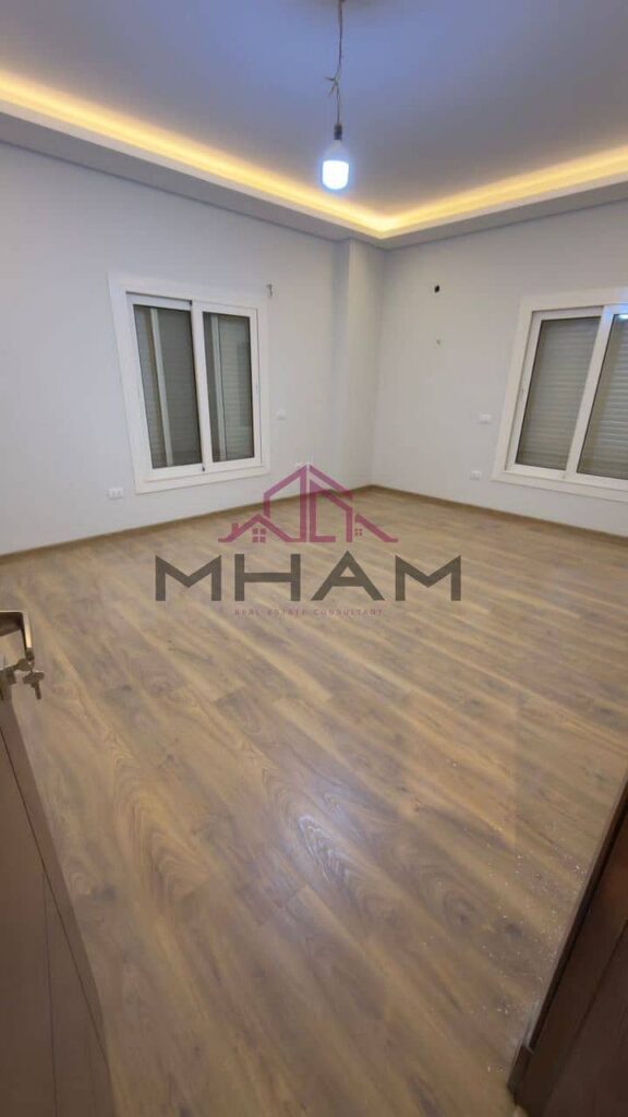 شقة للايجار فاضي في الشويفات قريبة جداً من محور التسعين، محور المشير طنطاوي، والطريق الدائري، مما يسهل التنقل. 0