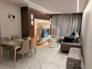 شقة غرفتين مفروشة للإيجار في كمبوند وان قطامية 35,000 ج.م