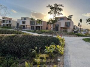 7,790,000 ج.م فيلا 3 ادوار استلام فوري بفيو لاجون في كمبوند ساكن و عايش