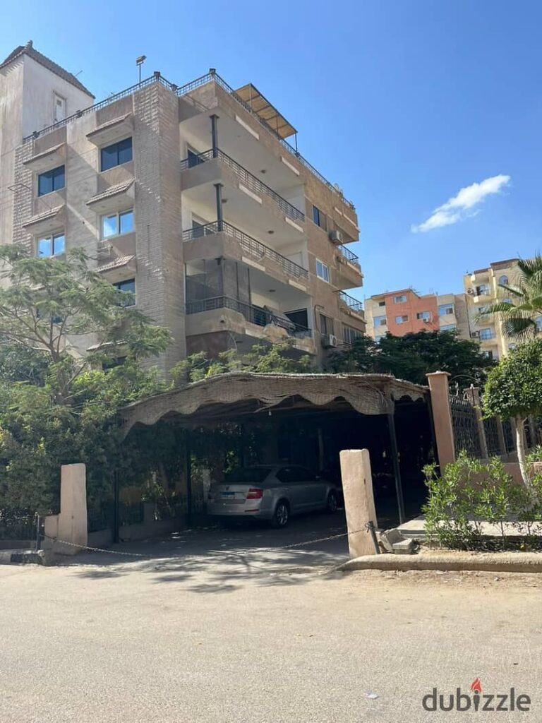 عمارة فاخرة للبيع في موقع متميز فى اكتوبر – فرصة استثمارية نادرة 0