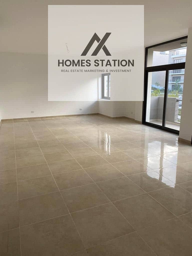 الشقة بمساحة 205 متر مربع تقع في الطابق الأول داخل كمبوند Marasem 5th Square، وتجمع بين التصميم العملي والمساحات الواسعة التي تناسب الحياة اليومية. ال 0