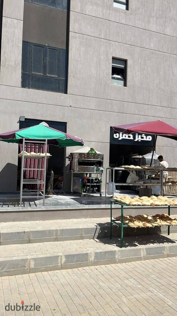 محل تجاري للبيع بعائد إيجاري فوري بمدينة الشروق 0