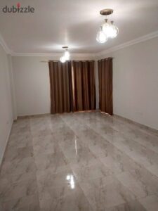 شقة للبيع في جنة القاهرة الجديدة أمام المدخل الرئيسي خطوات من الماركت والمسجد بعدادات متركبة وشغالة بالفعل. 4,540,000 ج.م