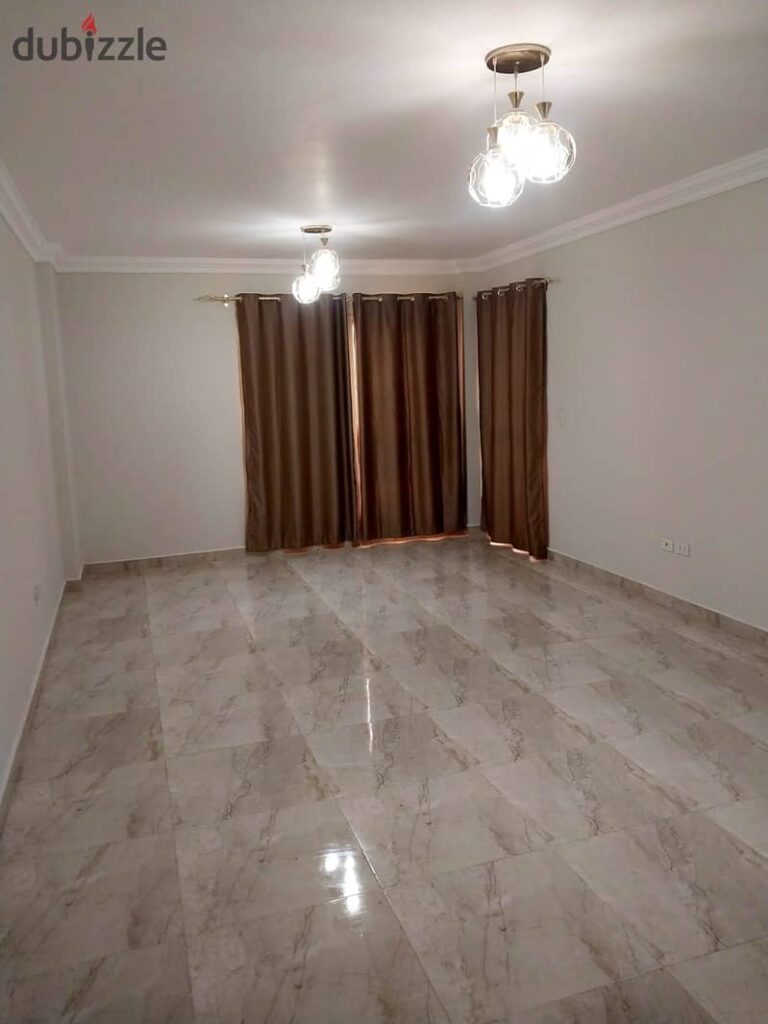 شقة للبيع في جنة القاهرة الجديدة أمام المدخل الرئيسي خطوات من الماركت والمسجد بعدادات متركبة وشغالة بالفعل. 0