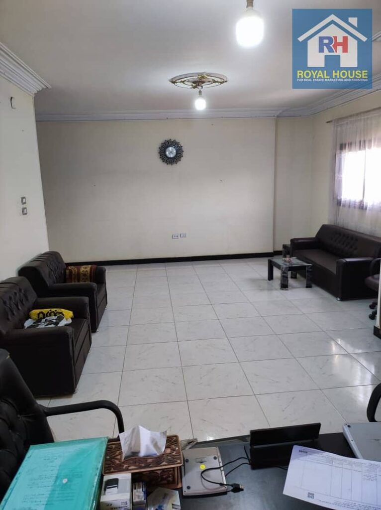 شقه للتمليك لقطه 135م موقع متميز _شارع ابن الحكم _ميدان حلميه الزيتون 0