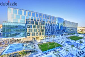 مكتب للإيجار في كابيتال بيزنس بارك بقلب الشيخ زايد على محور 26 يوليو مباشرة 850,000 ج.م