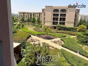 شقة للايجار متشطبة بالفرش والاجهزة تطل على مساحات خضراء فى ميفيدا- القاهره الجديده 100,000 ج.م