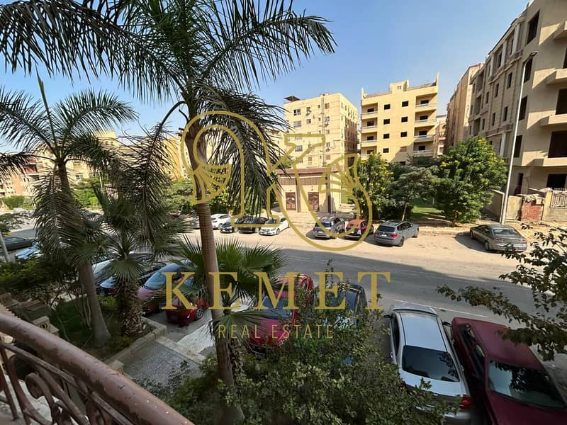 شقه 225م تشطيب الترا سوبر لوكس مع جراج ومخزن بحري فيو جاردن صغيره 4غرف ولوكيشن مميزه عماره ساكنه واسانسير 0