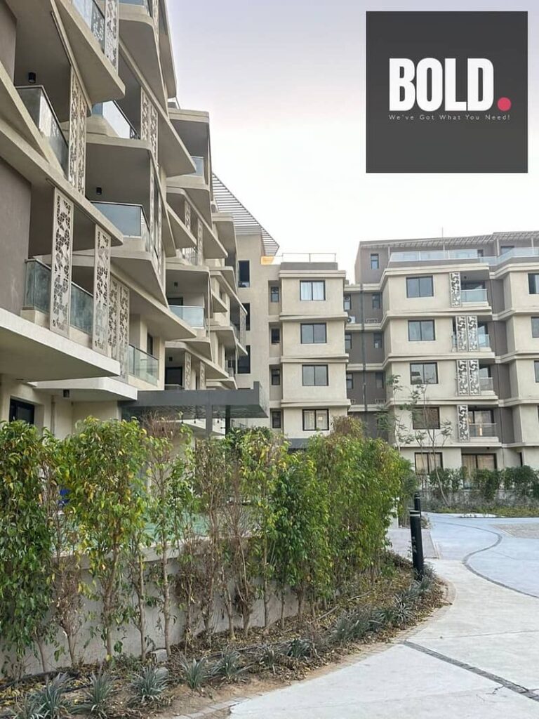 شقه أرضي بحديقه لقطه للبيع في موقع مميز - باديا بالم هيلز Badya Palm Hills 0