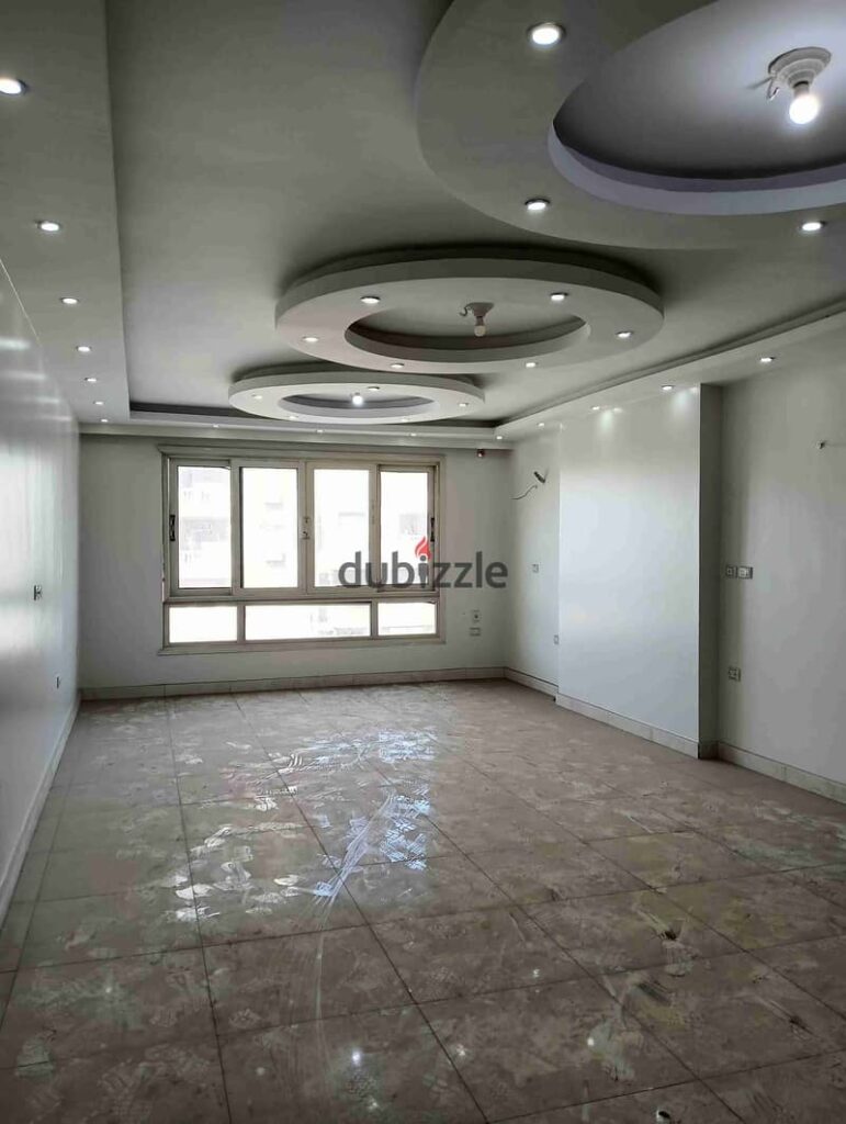 شقه للبيع في شارع الملك فيصل الرئيسي 185م ببرج فندقي 0