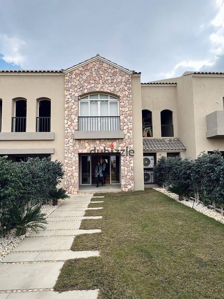 تاون هاوس برووف للبيع جاهز للاستلام الفوري في كمبوند جرين سكوير بمدينة مستقبل سيتي بموقع مميز بالقرب من العاصمة الإدارية وطريق السويس 0