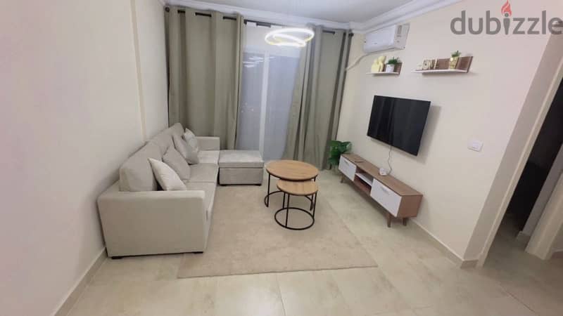 شقة مفروشه للايجار اليومي فى مدينتي تشطيب سوبر اول سكن 0