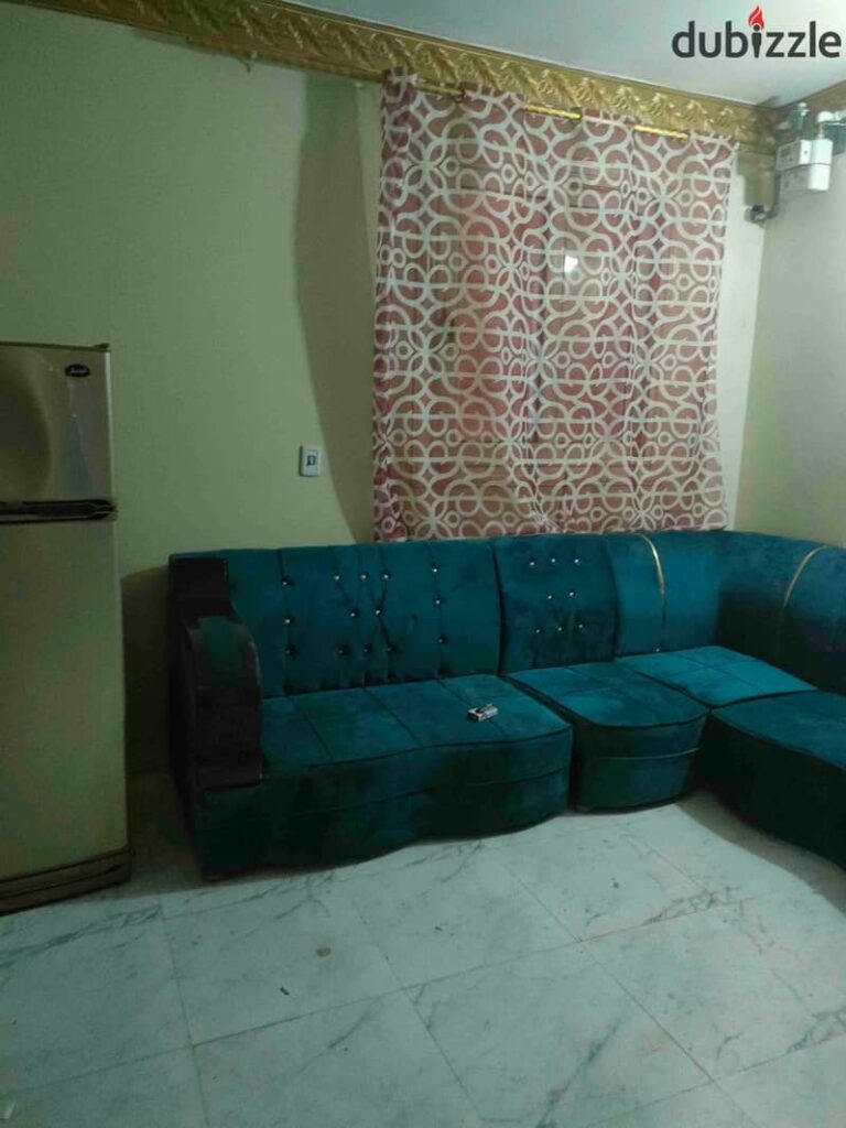 المغتربين وغير المغتربين شقه للايجار بالمعادي القديمه مفروشه شارع جانبي خلف سوبر ماركت رايه 0