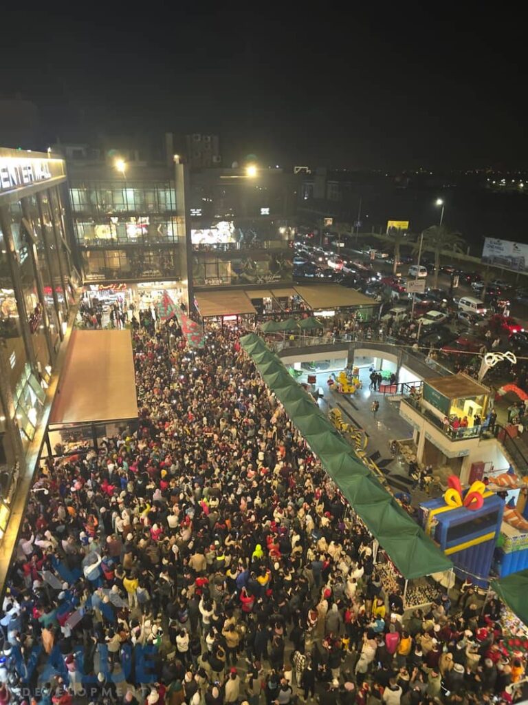 محل للايجار بالدور الاول باكبر مول تجارى بمدينه الشروق بمول تاون سنتر 0