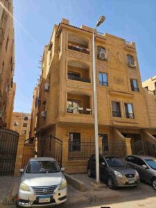 فرصة نادرة أرضي مرتفع 180م بحديقة 60م في أميز لوكيشن بالمستثمرين الجنوبية تشطيب سوبر لوكس 4,500,000 ج.م