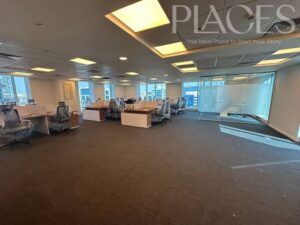 مكتب اداري للايجار في لوكيشن مميز وباطلاله مميزه كامل التشطيب بالفرش علي التسعين الشمالي مساحه 750متر 1,470,000 ج.م