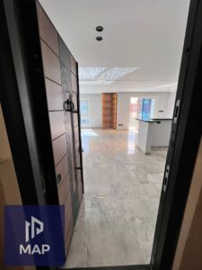 شقة لقطة للبيع استلام فورى متشطبة ، التجمع الخامس ، 2 دقايق من الجامعة الأمريكية، بجوار هايد بارك 7,250,000 ج.م