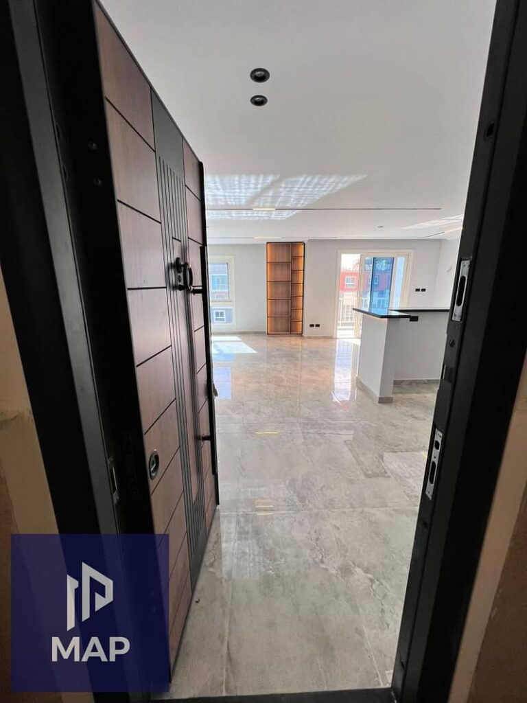 شقة لقطة  للبيع استلام فورى  متشطبة  ، التجمع الخامس ، 2 دقايق من الجامعة الأمريكية، بجوار هايد بارك 0