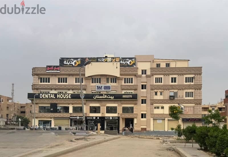 محل تجاري للبيع (العبور الحي الاول) دور اول مول 0