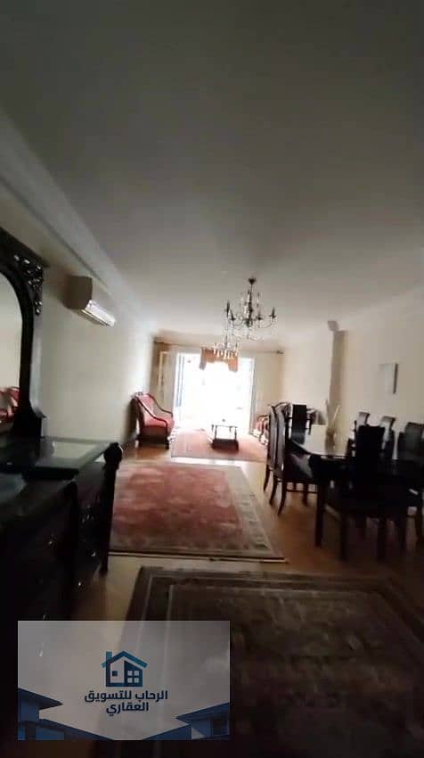 للبيع شقة مميزة جدا بسموحة الشقه مساحة ٢٥٠ متر مربع 0