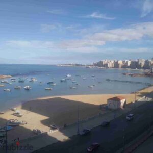 شقة مفروشة للإيجار – ميامي – بحر مباشر فيو رائع على البحر والكورنيش مباشرة المساحة: 200 متر الدور: العاشر العمارة: 2 أسانسير 1,700 ج.م