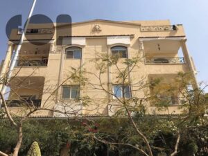 للبيع بسعر مميز في فيلات البنفسج بالتجمع شقة بحري سوبر لوكس 210 دور تالت باسانسير 3 غرف وليفينج باقل من سعر السوق لسرعة البيع 6,500,000 ج.م