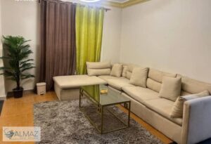 شقة مفروشة للإيجار في مجموعة 10 بالرحاب – موقع استراتيجي هادئ وآمن، قريب من مولات، مدارس، مطاعم، كافيهات وخدمات متنوعة لتوفير الراحة لكل السكان على مق 38,000 ج.م