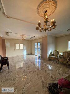 شقة فاضية للإيجار على محور جمال عبد الناصر – قلب التجمع الأول، قريبة من التسعين، مولات تجارية، مدارس دولية، مطاعم وكافيهات مع سهولة وصول لكل الخدمات 20,000 ج.م