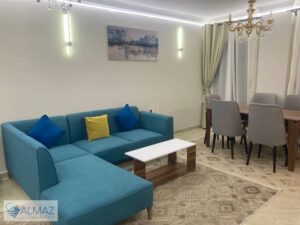 شقة مفروشة للإيجار بكمبوند دار مصر الأندلس بالتجمع الخامس، موقع مميز قريب من شارع التسعين، دقائق من الجامعة الأمريكية، قريب من المولات والخدمات الأساس 30,000 ج.م