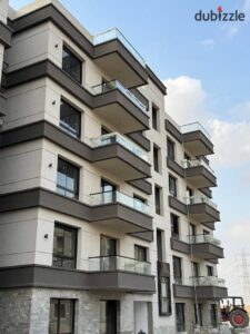 5,000,000 ج.م شقه للبيع متشطبه بالكامل في ديجويا نيو زايد باطلاله مباشره علي حمام سباحه