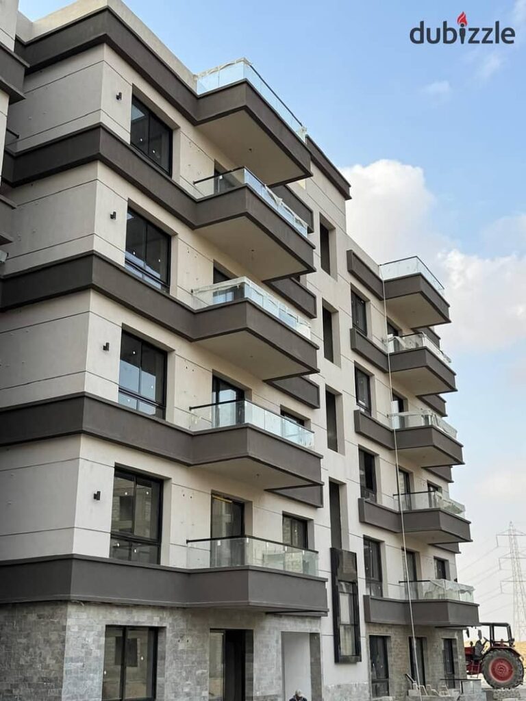 شقه للبيع متشطبه  بالكامل في ديجويا  نيو زايد باطلاله مباشره علي حمام سباحه 0