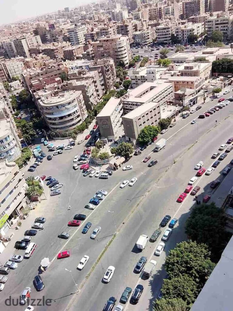 على الشارع الرئيسي بجوار الميريلاند شقة مفروشة مكيفة فيو مفتوح ع الرئيسي مجهزه بالكامل سوبرلوكس 0