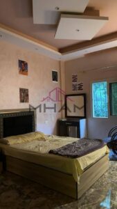 35,000 ج.م شقة للإيجار نص فرش في فيلات البنفسج 7 يقع بالقرب من شارع التسعين الشمالي ومحور محمد نجيب، مما يسهل الوصول منه وإليه.