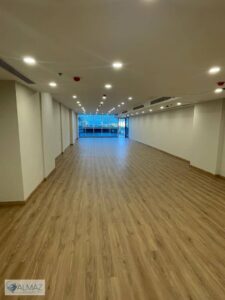 305,000 ج.م *مكتب فاضي للايجار اداري في مول في التجمع الخامس*قريبة من ، الخدمات، الجامعات، والمستشفيات. مجتمعات سكنية هادئة وراقية، تجمع بين الفلل، الشقق، والكمبون