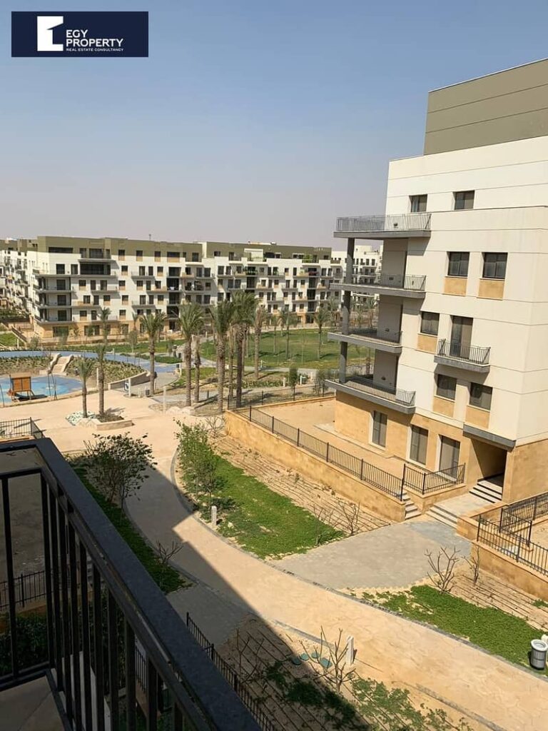 شقه للبيع في ايست تاون التجمع الخامس متشطبه بالكامل بالتكيفات  لاند سكب فيو باقل سعر 0