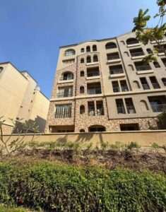 3,700,000 ج.م شقة مميزة للبيع جاهزة للاستلام والمعاينة فوري الدور الرابع برايم لوكيشن في كمبوند جرين سكوير بالمستقبل سيتي القرب من العاصمة الإدارية وطريق السويس