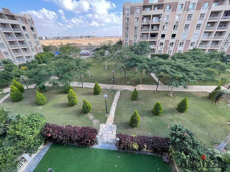 شقة 96م للبيع بمدينتي – أمام النادي – تشطيب خاص 0